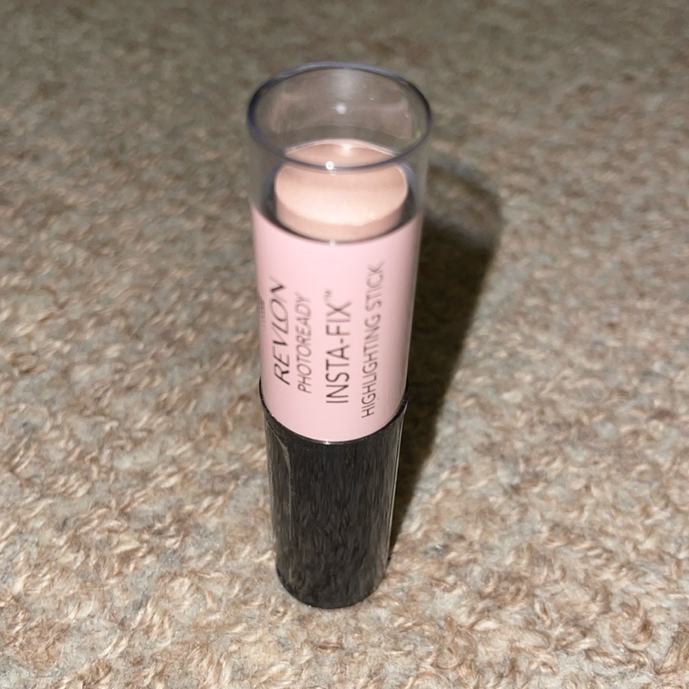 Revlon Photoready Insta-Fix Highlighting Stick in 200 Pink Light